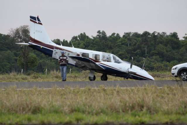 Avi&atilde;o foi escoltado pela base e s&oacute; conseguiu pousar na 2&ordf; tentativa