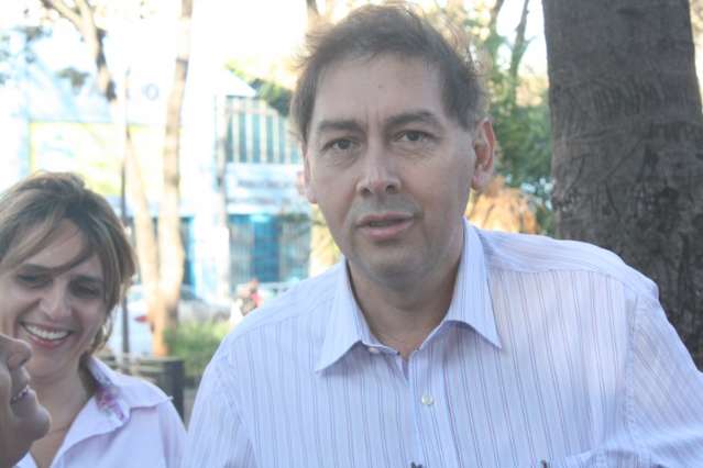 Prefeito Bernal deposita sal&aacute;rios, mas sem reajuste para 8 categorias 