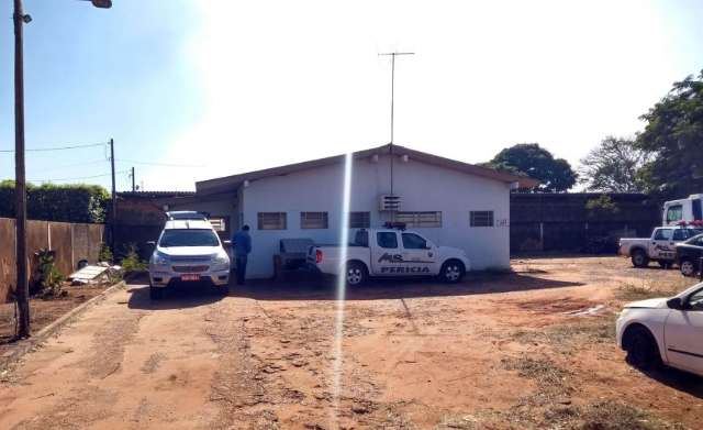 Trabalhador de 72 anos cai de telhado e morre 8h depois  