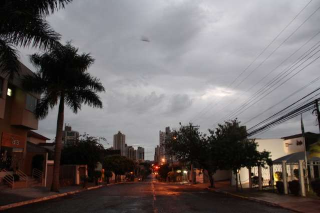 Quinta-feira amanhece com garoa e previs&atilde;o &eacute; de chuva na Capital
