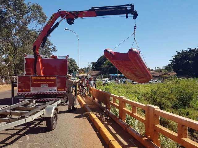Bombeiros suspendem, de novo, buscas por Kauan, ap&oacute;s uma semana
