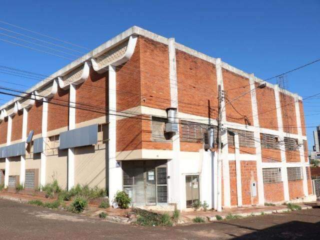 Dupla invade pr&eacute;dio para furtar fios e &eacute; presa em cima de telhado 