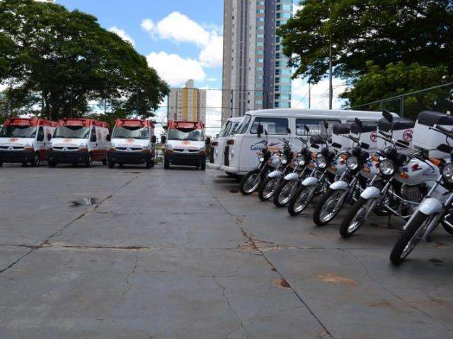 Prefeito entrega ambul&acirc;ncias para o Samu e aumenta frota em 50%