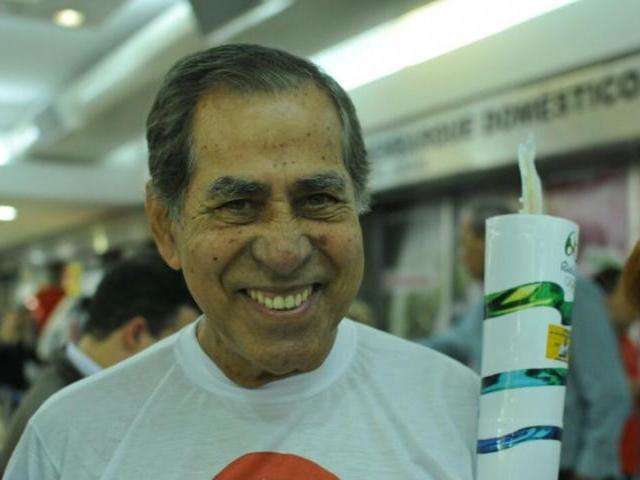 Grupo musical, banda da Guarda e p&uacute;blico aguardam chegada da Tocha Ol&iacute;mpica