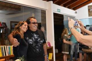 Guilherme Rondon durante o coquetel de lançamento do disco &quot;Que seja raro&quot; (Foto: Naiane Mesquita)
