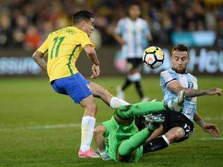 Phillipe Coutinho perde finalização durante amistoso da seleção na manhã desta sexta-feira (Foto: Pedro Martins/MoWA Press)