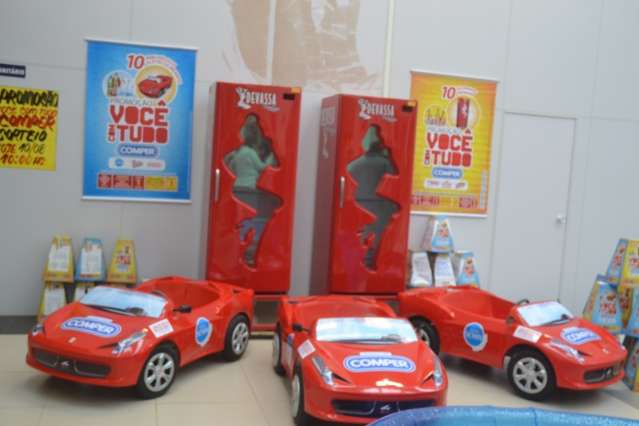 Em comemora&ccedil;&atilde;o ao dia dos pais, hipermercado sorteia geladeiras e mini carros