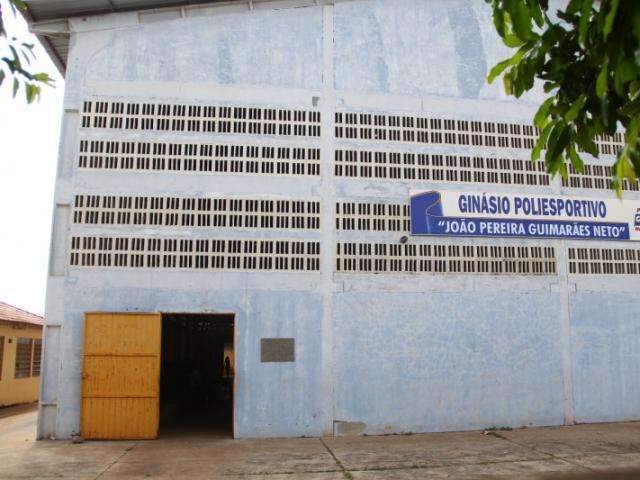 Refei&ccedil;&atilde;o servida em meio a fezes de pombos causa pol&ecirc;mica no Cras