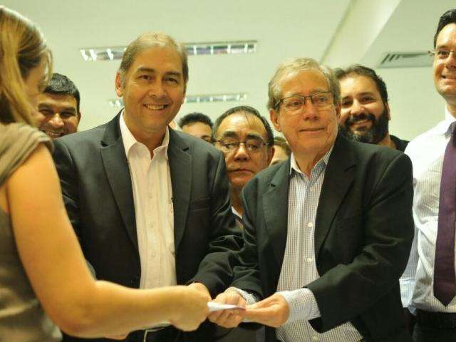 Por reelei&ccedil;&atilde;o, Bernal promete mais asfalto e paz com os vereadores