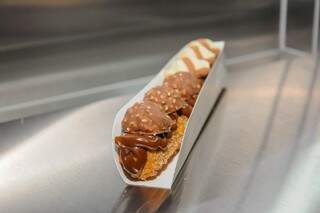 Churros de Ferrero Rocher custa R$18 e é o mais vendido. (Foto: Paulo Francis)