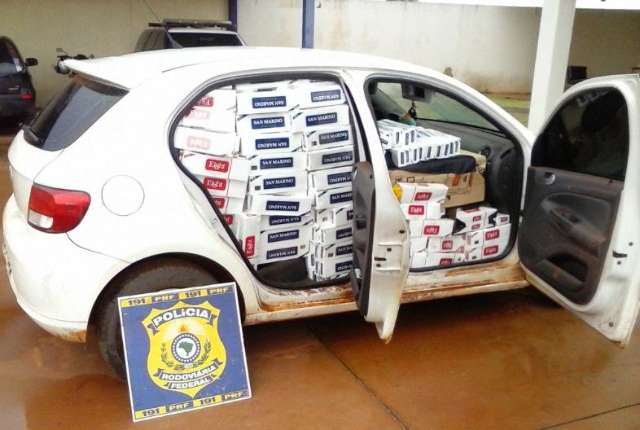 PRF flagra 4 carros levando comboio de cigarros contrabandeados