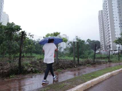 Pelo 3º dia consecutivo, chuva não dá trégua na Capital e alaga ruas