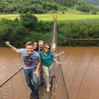 Casal também viajou com pais de Michel para o RS. (Foto: Reprodução/Facebook)