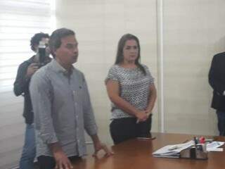 Prefeito Marquinhos Trad e vice, Adriane Lopes, apresentaram novos secretários na tarde desta sexta-feira. (Foto: Mayara Bueno)