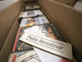 Dvds estão guardados em um quarto para serem preservados (Foto: Marcelo Victor)