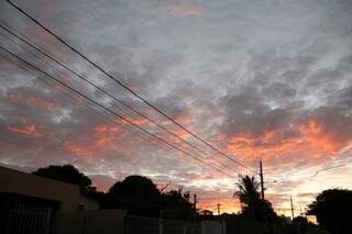 Na Capital Morena, o dia amanheceu entre nuvens. (Foto: Marcos Ermínio) 