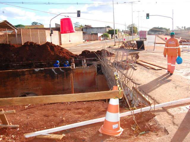  Obras na Ernesto Geisel com E&ccedil;a de Queiroz acompanham ritmo da Orla Morena na regi&atilde;o