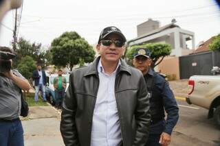 Admilson (de óculos de sol) foi preso em 16 de maio em operação do Gaeco. (Foto: Fernando Antunes/Arquivos)