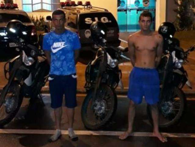 Dupla foge de abordagem, cai de moto e &eacute; presa pelo Batalh&atilde;o de Choque 