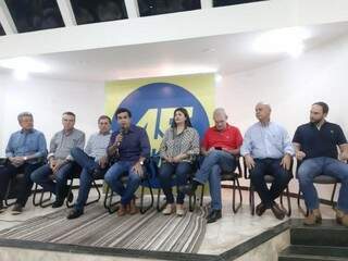 Líderes do PSDB durante coletiva no fim da tarde de hoje (Foto: Humberto Marques)