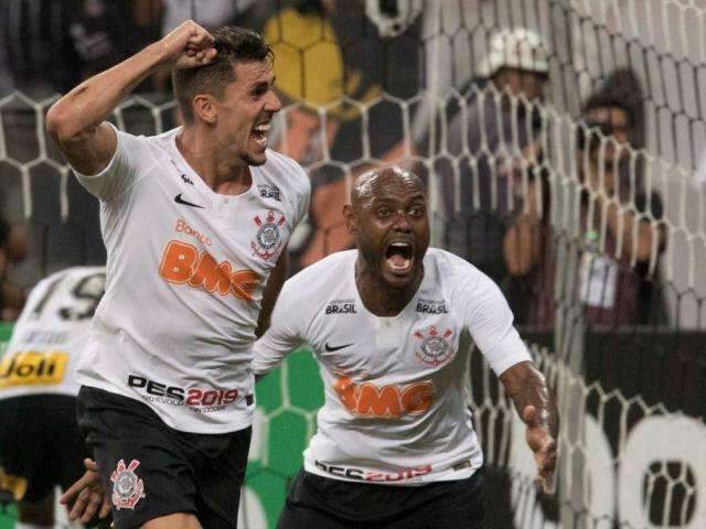 De virada, Corinthians goleia o Avenida em 4 a 2 