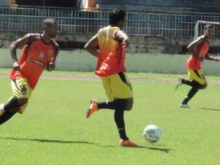 Sete de Dourados abre quartas de final do Campeonato Estadual. (Foto: Renato Giansante/Sete de Dourados)