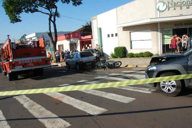  Motociclista morre em acidente envolvendo quatro ve&iacute;culos