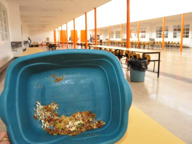  Ap&oacute;s susto, crian&ccedil;a se recuperam de intoxica&ccedil;&atilde;o e falam em levar marmita