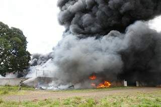 Bombeiro diz que tragédia foi semelhante aos outros grandes incêndios ocorridos na Capital (Foto: Cleber Gellio)