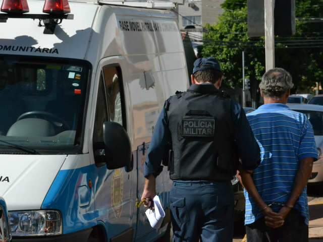  M&atilde;e persegue e captura homem que seguia filha a caminho da escola 