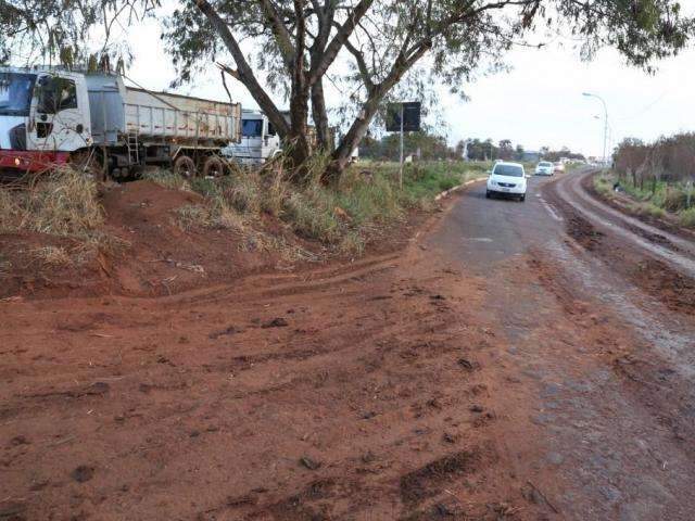 &Aacute;rea de motocross vira aterro e lama&ccedil;al na sa&iacute;da para Tr&ecirc;s Lagoas 