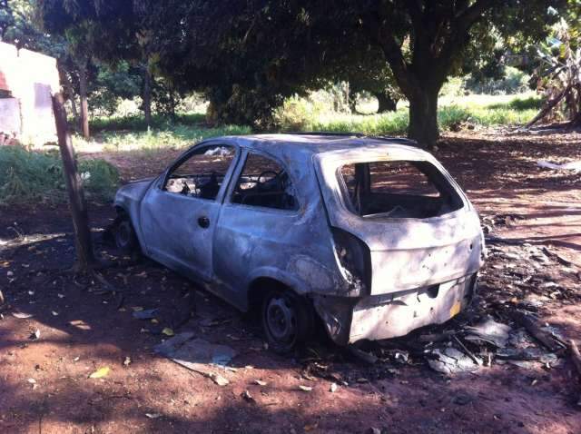 Estudantes ficaram desesperados e choraram ao ver carros queimados
