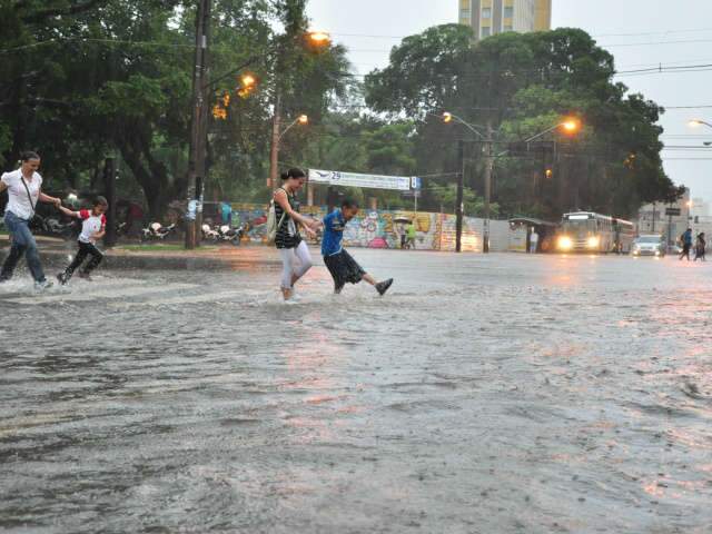  Pelo segundo dia seguido, chuva provoca transtornos para todo lado