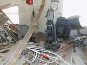 Quadrilha que explodiu caixas usava coletes iguais os de seguran&ccedil;as