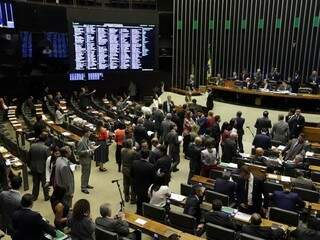 Sessão da Câmara dos Deputados que aprovou o projeto que acaba com a desoneração e reduz tributos sobre o diesel (Foto: Fabio Rodrigues Pozzebom/Agência Brasil)