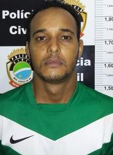 “Sequestro” levava carro roubado para o Paraguai (Foto: Osvaldo Duarte/Dourados News)