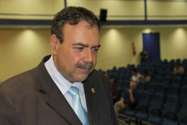 Siufi denuncia &ldquo;coisas absurdas&rdquo; na sa&uacute;de e cobra devolu&ccedil;&atilde;o de Iphone