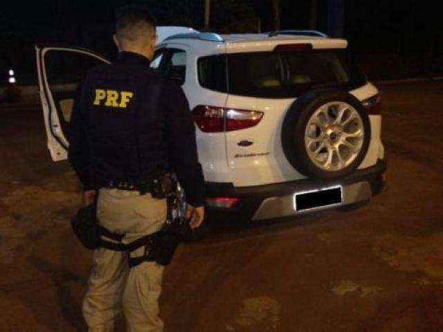Ve&iacute;culo roubado em Goi&acirc;nia &eacute; recuperado na BR-163 em MS
