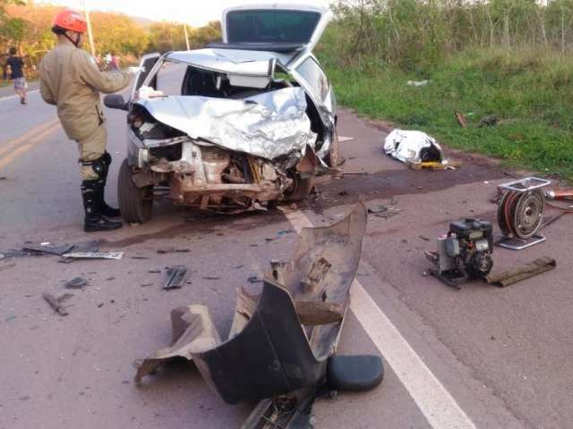 Cavalos na rodovia causam acidente com dois ve&iacute;culos e uma pessoa morre