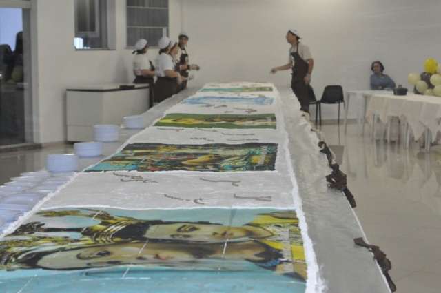 Bolo de santo casamenteiro dobra de peso e ganha mais 500 alian&ccedil;as 