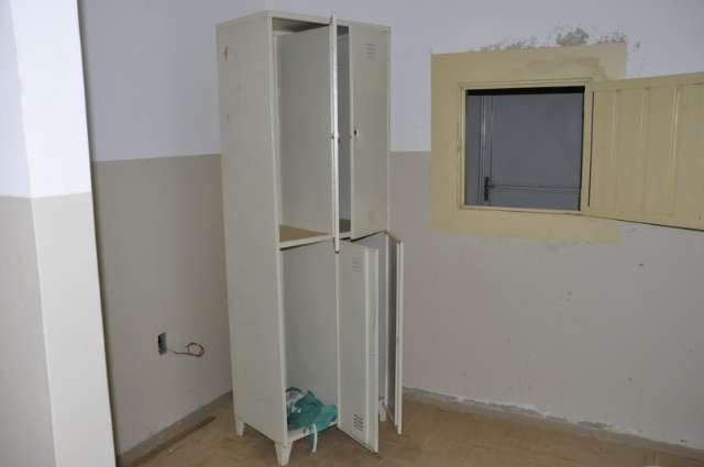 Fetos "surgem" em p&aacute;tio de hospital desativado e pol&iacute;cia investiga o caso