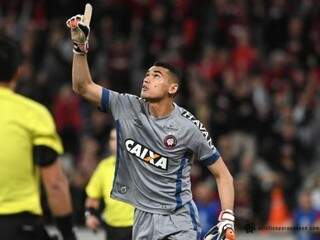 Resultado em campo também ocorreu graças ao goleiro do time. (Foto: Atlético-PR) 