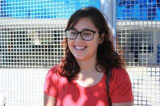 A estudante Letícia Nogueira, 18 anos, que pretende conseguir uma vaga no curso de Medicina, chegou às 9h45. (Foto: Marina Pacheco)