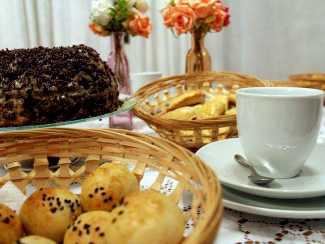 Da &quot;chimia&quot; ao salame, caf&eacute; colonial p&otilde;e &agrave; mesa a saudade que ga&uacute;cha tem de casa