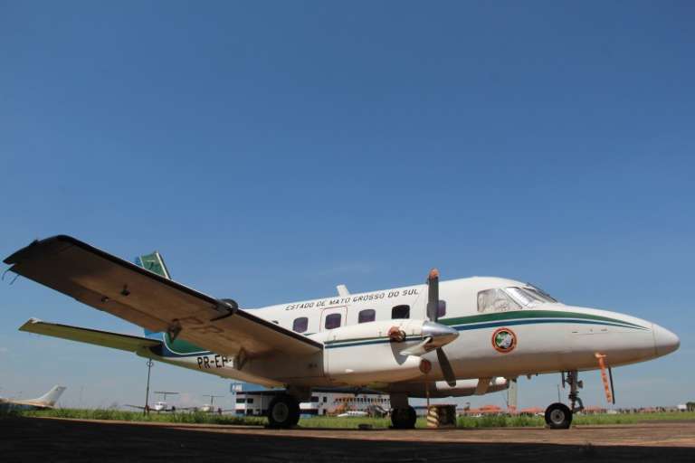 Aeronaves estão no hangar do governo, no Aeroporto de Campo Grande. (Foto: Marcos Ermínio).