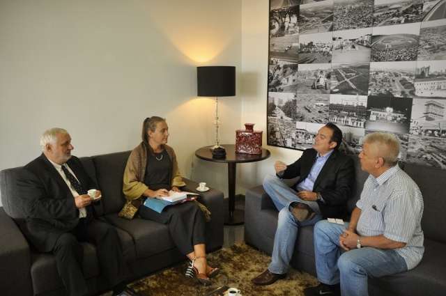 Embaixador h&uacute;ngaro se re&uacute;ne com secret&aacute;rio e faz elogios a Campo Grande