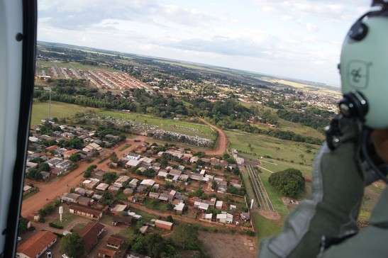 Opera&ccedil;&atilde;o apreende 700 kg de maconha e R$ 300 mil em contrabando