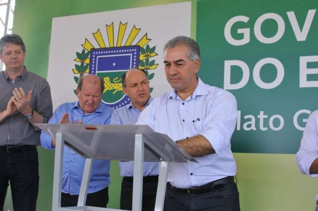 Asfalto em ruas de polo industrial vai melhorar acesso e gerar empregos