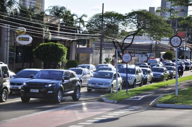 Acidente envolvendo carreta deixa tr&acirc;nsito lento na Afonso Pena