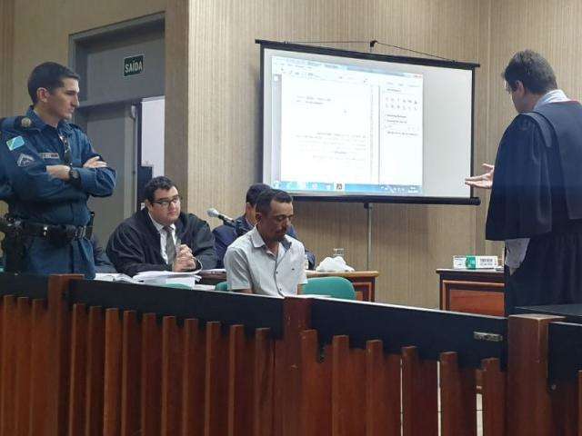R&eacute;u que matou marido da ex-mulher alega legitima defesa em julgamento 